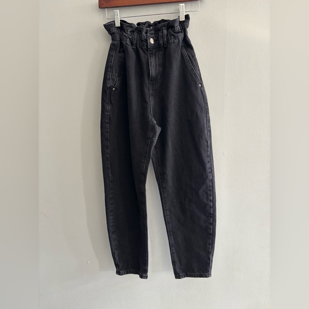 Zara High-Waisted Black Jeans Ruffle Waist Oversized Sz. 0/ 32 Faded Dark Wash